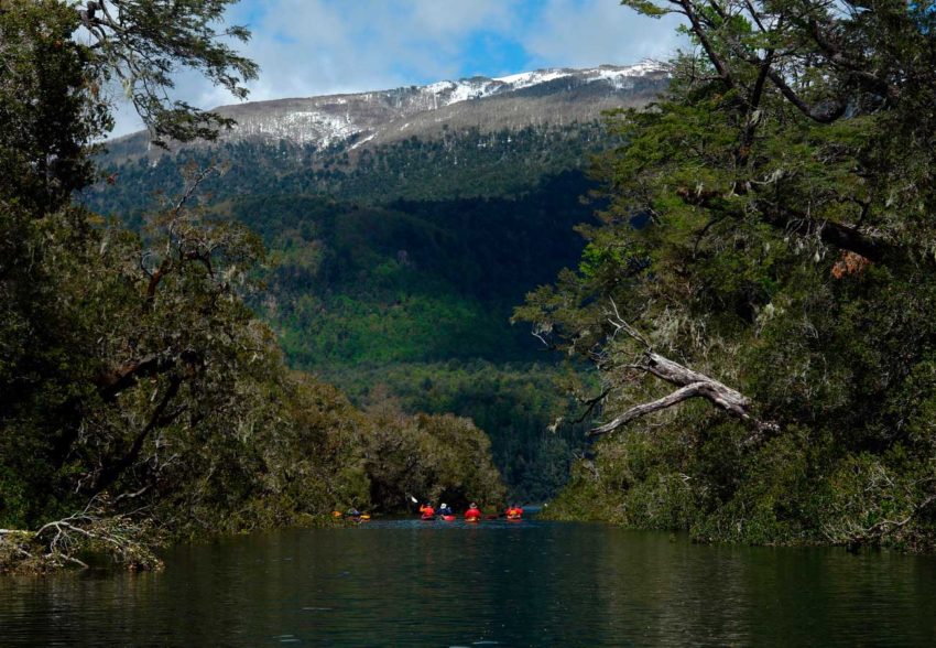 Circunnavegación en Kayak al Lago Pirehueico Circunnavegacion en Kayak al Lago Pirehueico rio Hua Hum