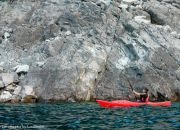 Circunnavegación en Kayak al Lago Caburgua paredes de rocas