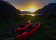 Expedicion en Kayak a los Fiordos hermoso atardecer