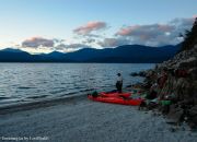 Circunnavegación en Kayak al Lago Caburgua playa de renahue Circunnavegación en Kayak al Lago Caburgua playa de renahue