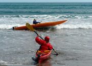 Travesía y kayak surf en las Salinas de Pullally surfenado las olas Travesía y kayak surf en las Salinas de Pullally surfenado las olas