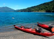 Circunnavegación en Kayak al Lago Caburgua un baño Circunnavegación en Kayak al Lago Caburgua un baño