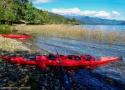 Circunnavegacion en Kayak al Lago Neltume saliendo del lago