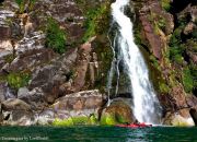 Expedicion en Kayak a los Fiordos cascada Quintupeu